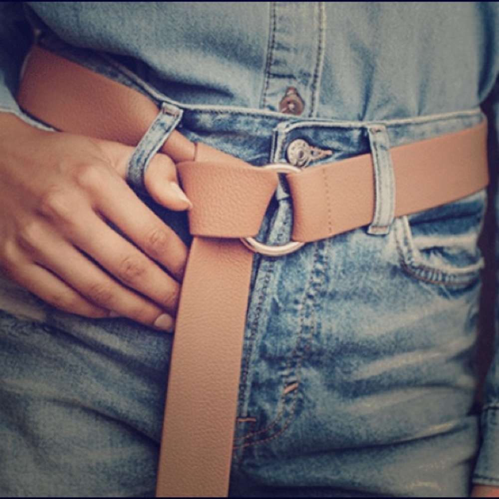 B-low the belt Mia belt